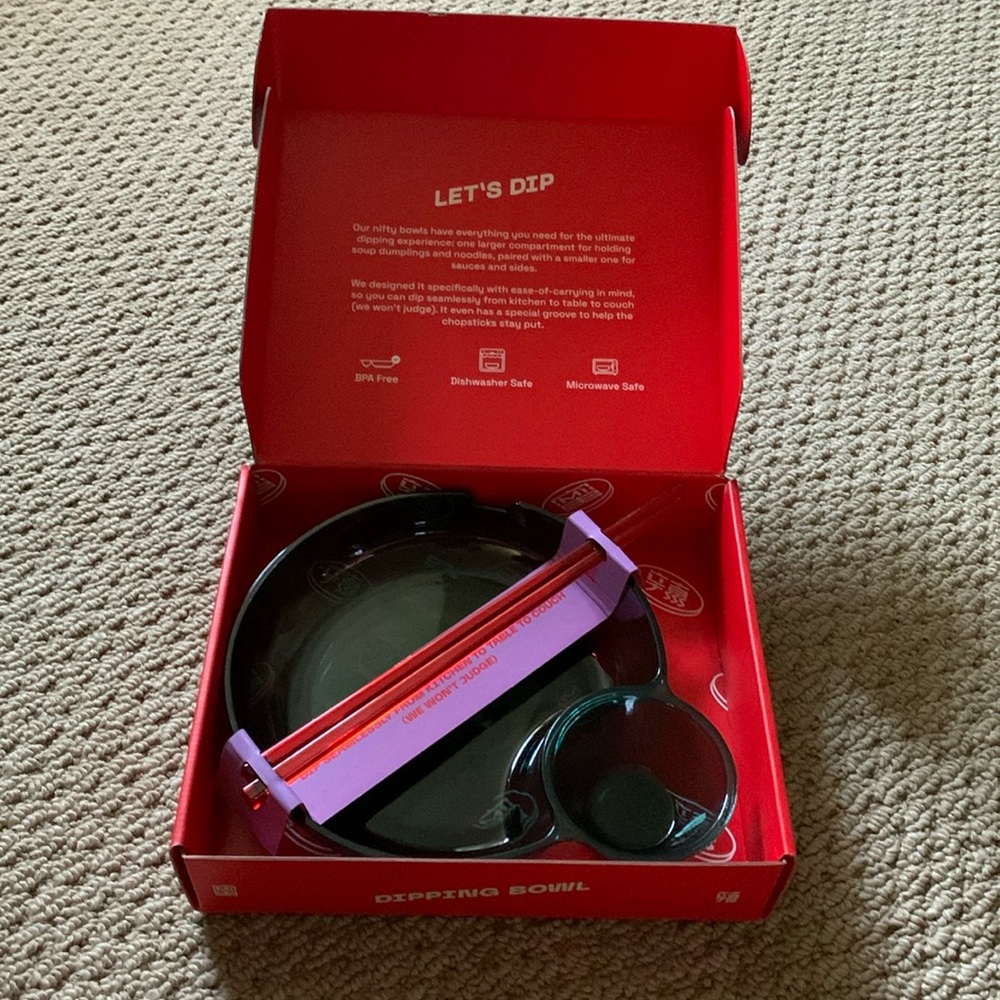 Mila Dish w/Dipping Sauce Bowl $ Chopsticks